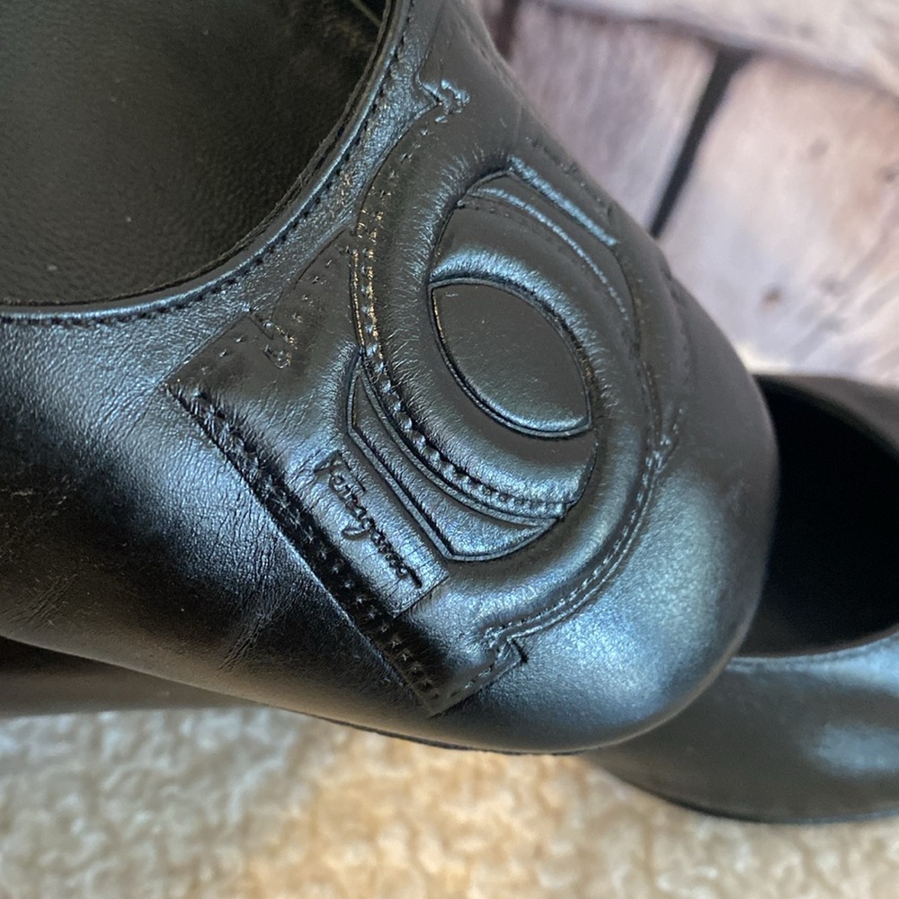 “SALVATORE FERRAGAMO” Women's Black Pumps…Sz 9 - Picture 4 of 9